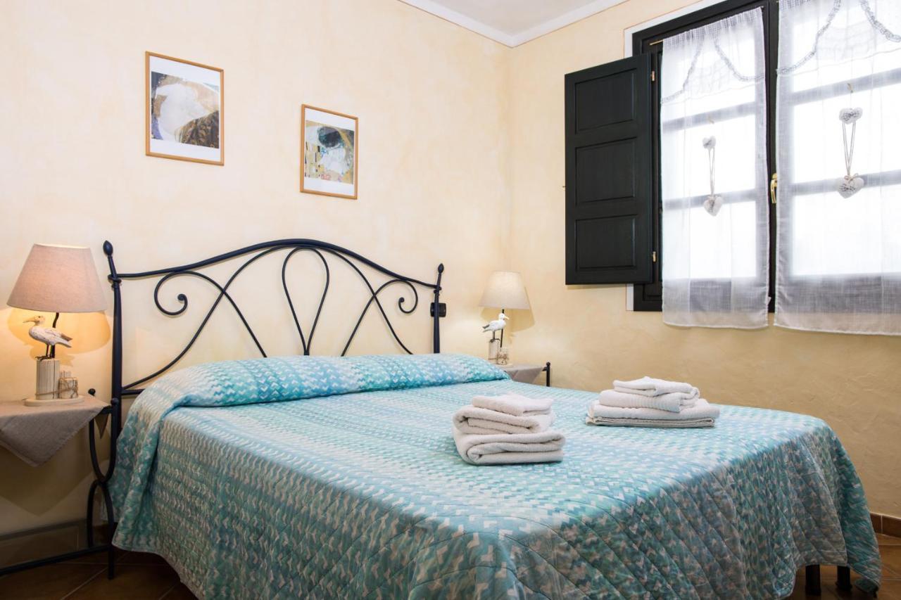 Villa Iris With Pool Baja Sardinia Exterior foto