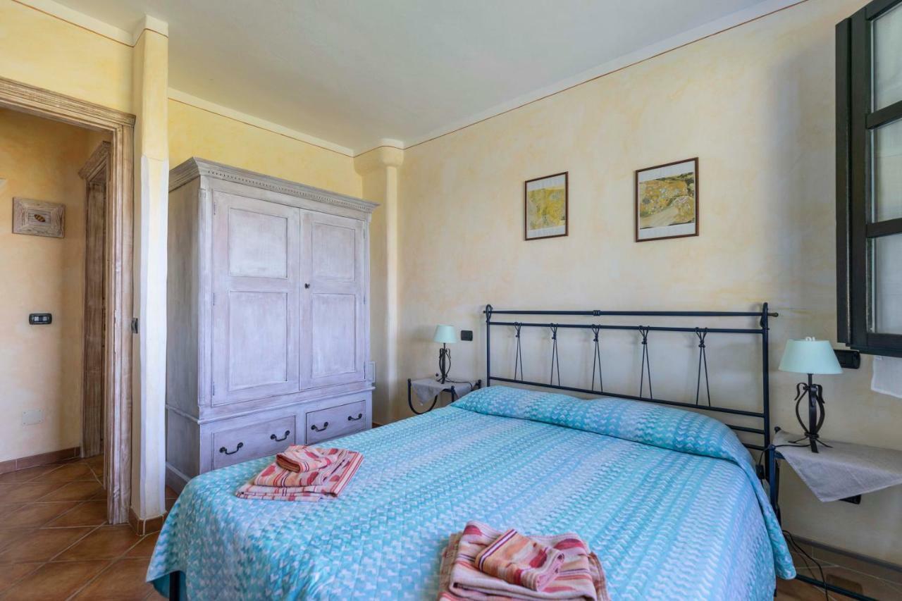Villa Iris With Pool Baja Sardinia Exterior foto